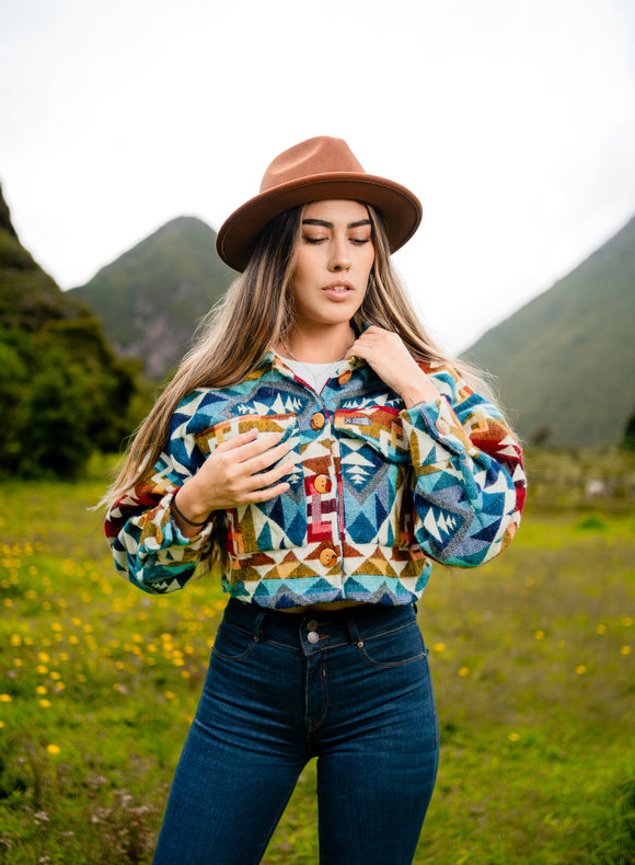 Thick Alpaca Shirt with Coconut Buttons, Crop top style, for women